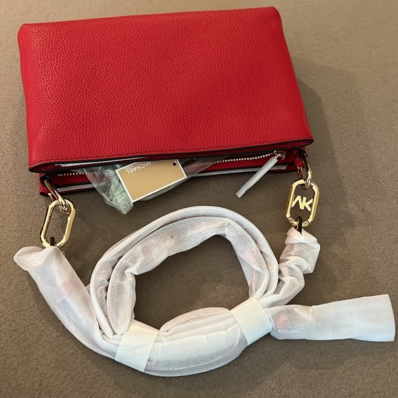 NWT MICHAEL KORS RED LEATHER CROSSBODY TRISHA - Picture 3 of 10